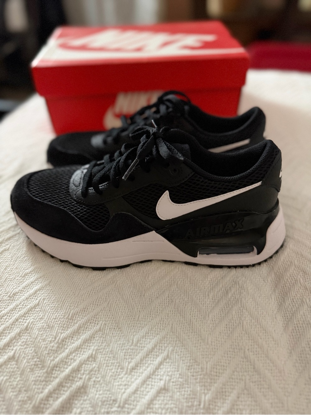 Nike Air Max Black and White - Picture 4 of 9